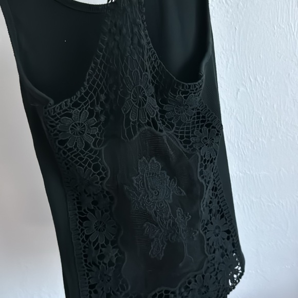 Lace back tank top - Picture 4 of 4